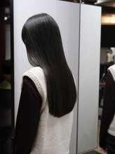 アナンダ(ananda) ロングヘア×艶とまとまりを感じるスタイル
