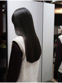 ロングヘア×艶とまとまりを感じるスタイル