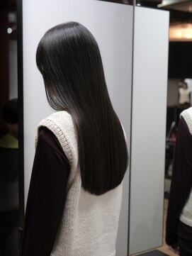 アナンダ(ananda) ロングヘア×艶とまとまりを感じるスタイル