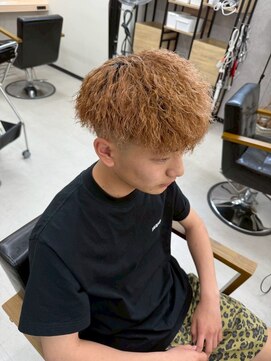 アリープパロット(ALEAP parrot) メンズカット/細かめツイストパーマ/ブリーチカラー