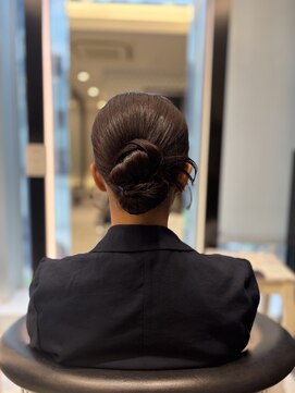 アピッシュ ギンザ(apish ginza) 韓国カチモリヘアタイトシニヨンお団子ヘア結婚式ヘアアレンジ