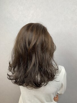 ウニカ デ ビエモン(UN1CA de BIEMON) ミントグレージュダークトーン ふんわりパーマロング 2