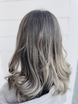 アプシー 三木店(Apsee) ホワイティグレージュ×ミディアムレイヤー/ホワイトブロンド