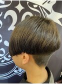中学生前下がりハンサムショートステップボブ