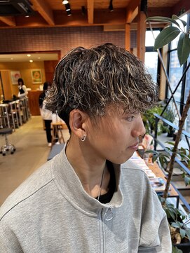 ジジ プラス デザイン(GIGI+design) ハイライト×波巻き