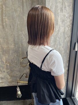 フルアヘッド(FULL A HEAD) ソフトな雰囲気の切りっぱなしボブ