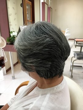 ランコントレ 千代 ナチュラルグレーのショートボブ