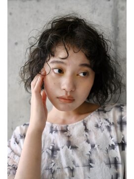 ウツワ(utuwa) カーキベージュ　ボブパーマ