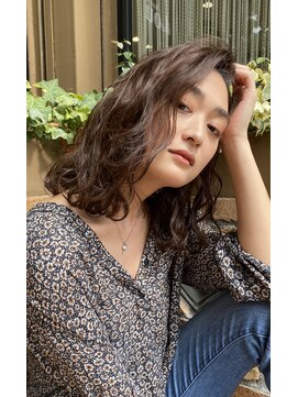 スナッグルサロン(SNUGGLE SALON) ミディアムヘア×外国人風ウェーブパーマ