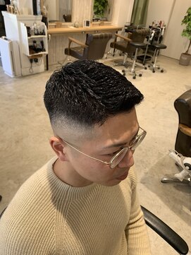 ジーク(SIEG) アイロンパーマスキンフェードカット