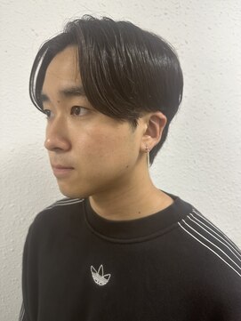 ジェナ(Jena) センターパートマッシュ