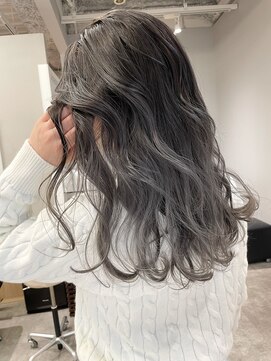 アヴァンス 京橋店(AVANCE) 仕事で色みが厳しい方に!シルバグレーでバレイヤージュスタイル