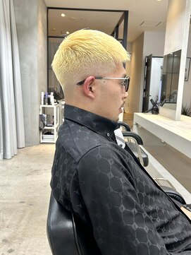 ムード タテマチ(mood tatemachi) フェードカットに抜きっぱなしブロンド◎