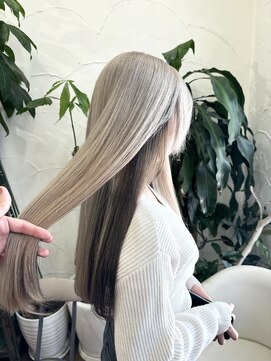 アン(Hair make un) ホワイトグレージュ