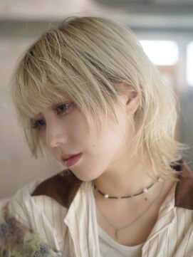 ライラ(Lyla) 抜きっぱなしホワイトクラゲヘアー［salonLyla］