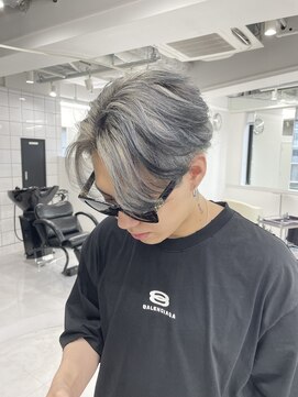 ギア(GEAR.) 【三宮メンズブリーチ】White×BLACK♪