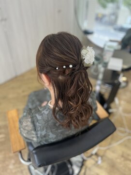 バイブアンドアネックス(VIBE & ANNEX) ハーフアップアレンジ