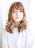 透け感ハイトーンのミックスカール