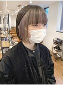 黒髪 インナーカラー ミニボブ 切りっぱなしボブ