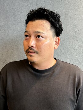 フジヤマバーバーショップ アジト(FUJIYAMA BARBER SHOP ajito) 七三分けナチュラルパーマスタイル【田中モモ】b1022