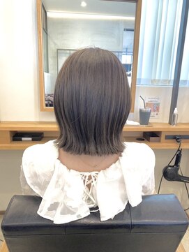 ソッカ(socca) 外ハネ切りっぱなしボブ