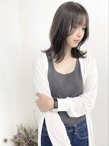 シー(shii..)&nbsp;《shii../大黒》#グレージュ＃おくれ毛＃くびれヘア