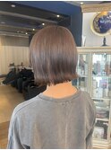 ブリーチなし!ナチュラルグレージュカラーのミニボブ