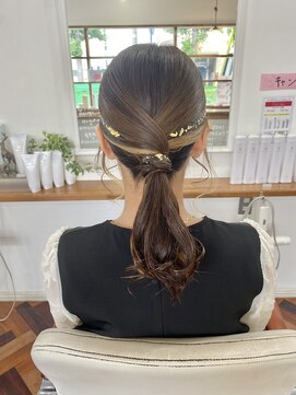 ヘアーアンドメイクアップモパ タイトヘアアレンジ