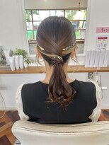 ヘアーアンドメイクアップモパ タイトヘアアレンジ
