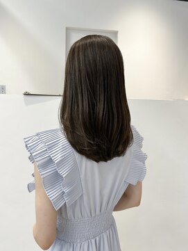 ソア(soa) ロングでもレイヤーを入れて軽い雰囲気に