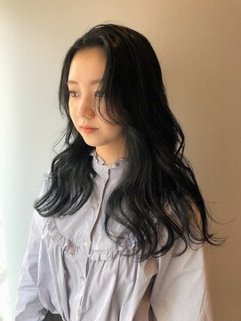 エンタリティリット(entality lit) 抜け感レイヤーカット×ブルーブラックカラー