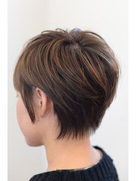 トモス(tomosu.) 耳かけショート