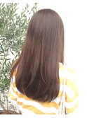 透け感のある濃いベージュのロング