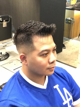 フランクスバーバー アンド ビアークラブ(FRANK'S BARBER and BEER CLUB) ワイルドアップバングくせ毛風パーマスキンフェードカット