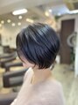 クロムヘアー(CHROME HAIR) 全体にハイライトを入れて、グレー系の色で白髪をぼかしてます。