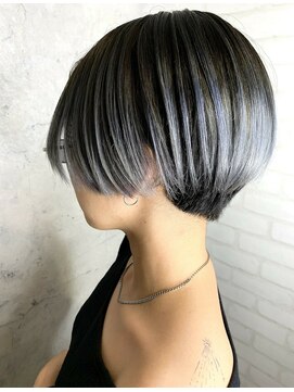 アフィナー(Afinar) ブルー系バレイヤージュ！ブルーアッシュグレー/刈り上げボブ
