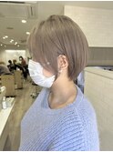 大人可愛い丸みショート透明感ブリーチミルクティーベージュ