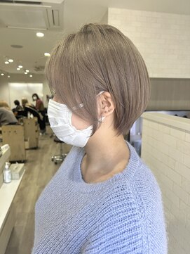 シェミール(CHEMIR) 大人可愛い丸みショート透明感ブリーチミルクティーベージュ