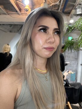 ロア インターナショナル 新宿店(LoA International) Balayage / ombre / long layer/ curtain bangs / English