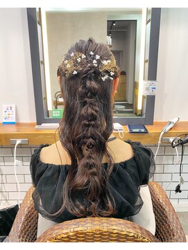 メゾンドムニ 恵比寿(Maison de MUNi) 個性派ハーフアップ