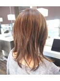 小顔ミディアムレイヤーカット×チョコレートブラウン艶カラー