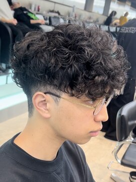 フィフスパーク(fifth PARK) 渋谷スペインカールラルフカール刈り上げ高めツーブロックメンズ