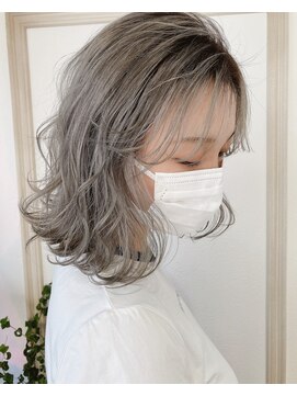 メルク ユニ(merc.uni) 大人ガーリーブリーチカラーで憧れのシルバー2/16