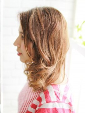 ナル 白山神社参道通り店(nalu) ボリューム感のあるカールスタイル