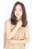 透き通るような質感の大人ロング
