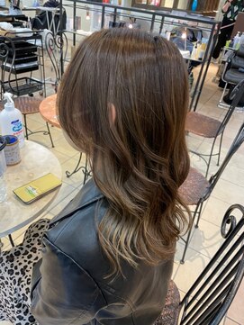 ティエル(Tiele) ハイライトインナーカラー