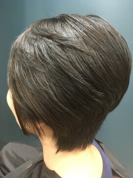 ヘアサロンアンドヘアメイクディー(hair salon hair make D) 仙台D　ナチュラルレイヤーひし形丸み夏ショートビジネスstyle