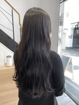 アッシュブランシェ(h Blanche) 暗めグレージュ×ウェーブ巻き