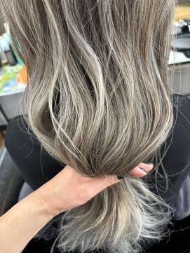 ドッツ(Dots.) 『Dots.』バレイヤージュハイライト×LAスタイル