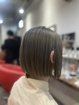 アリイ(ali'i)&nbsp;パッっとボブ/切りっぱなしボブ/シルバーグレー